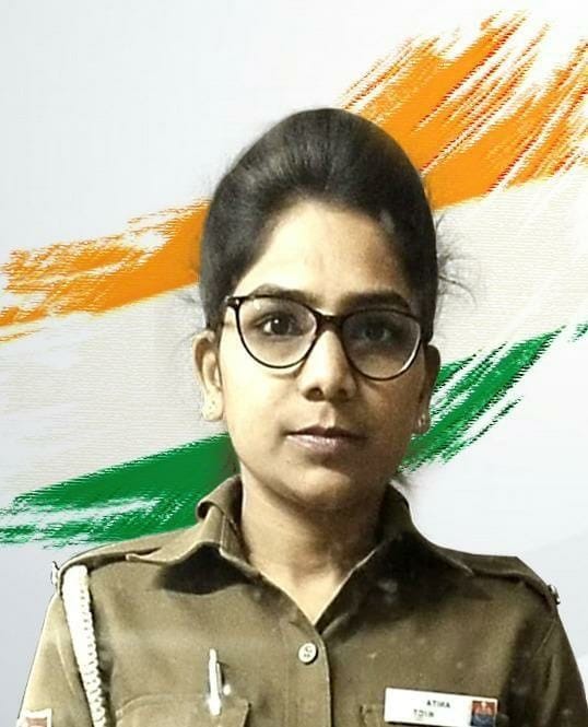 female constable caught two snatchers alone