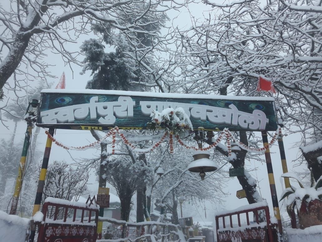 Snowfall in Pandukholi