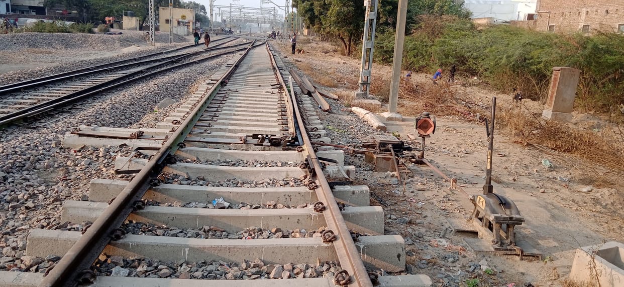 Hi-Tech System: Now the track will change as soon as the button is pressed, the train will be able to pass faster