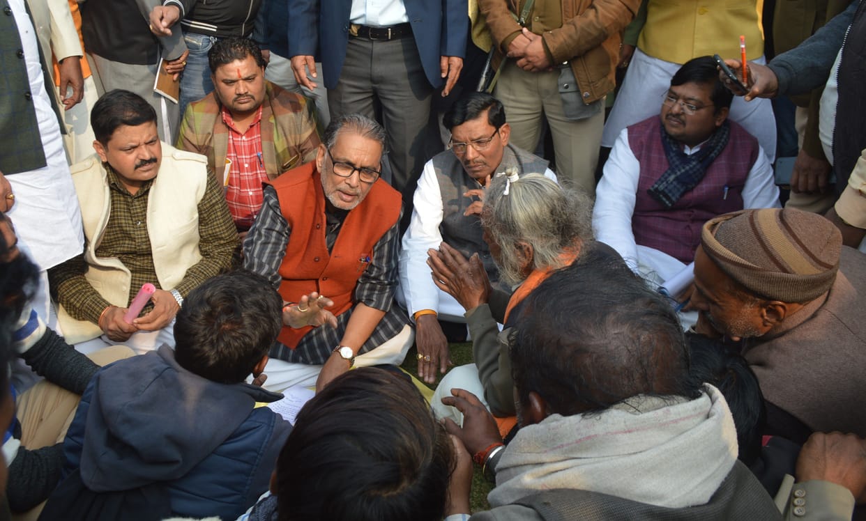 Hathras: Demonstration in front of former union minister against underpass