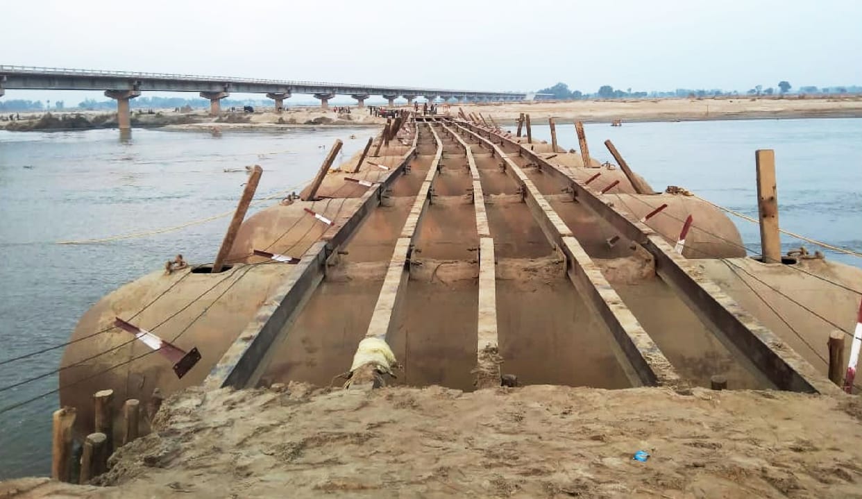 Lonvi contractor removed old sleepers from Kolaghat Pantoon bridge