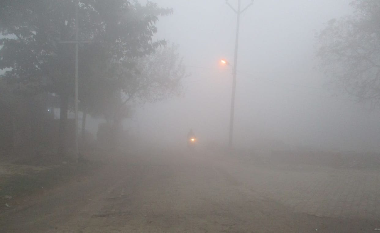 The sun god hidden in the clouds, the chill increased, no bonfire