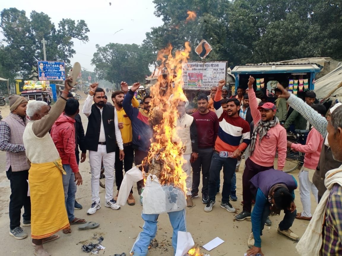 Brahmin society demonstrated by burning the effigy