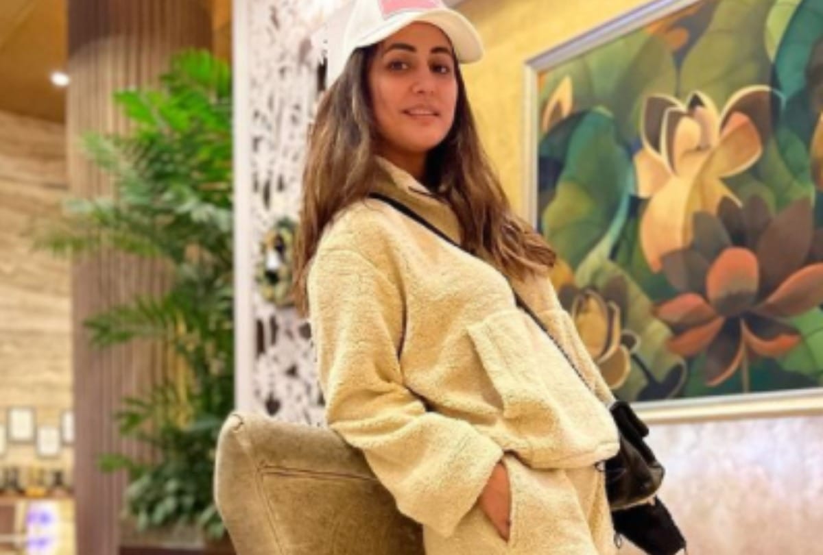 hina khan looks stunning in her latest photo shoot she poses on new york streets
