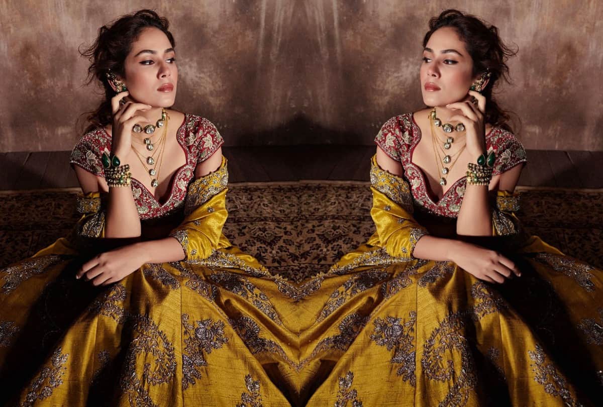 Mira Rajput Bold Look Photos in Deep Neckline Blouse and lehenga