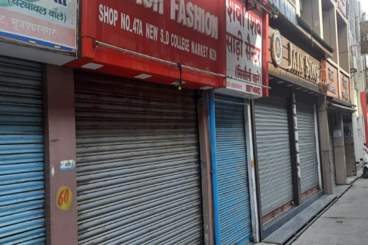 Muzaffarnagar: Locks hung on shops in protest against GST, traders shows anger