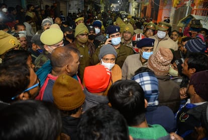 Prayagraj: Suspended constable fled Pratapgarh after murder, raid in search