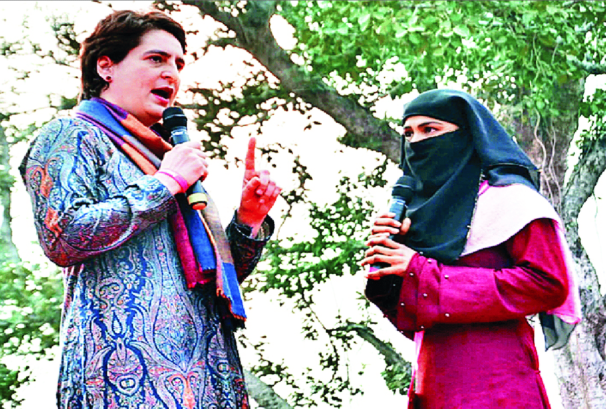 Priyanka Gandhi interacted with girls in firozabad