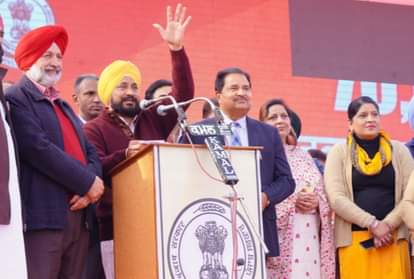 चमकौर साहिब में रैली का संबोधित करते सीएम चरणजीत चन्नी।