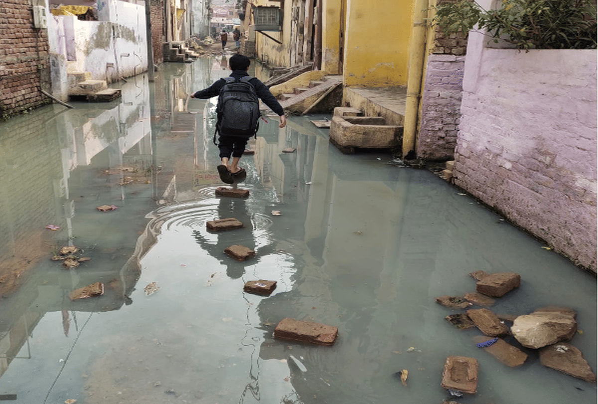 commissioner expressed displeasure over the work of vabag company handling the sewer system in Agra
