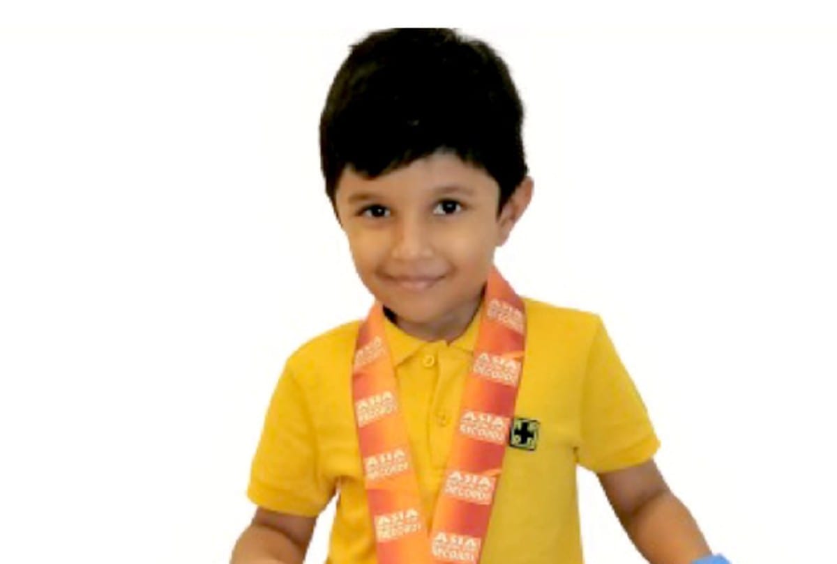 Agra Four-year-old Shivay make world record by reading 15 books upside down