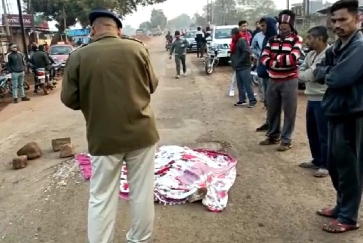 Shivpuri Accident News: Speeding truck hit a girl riding a scooty, dies after being hit by the rear wheel