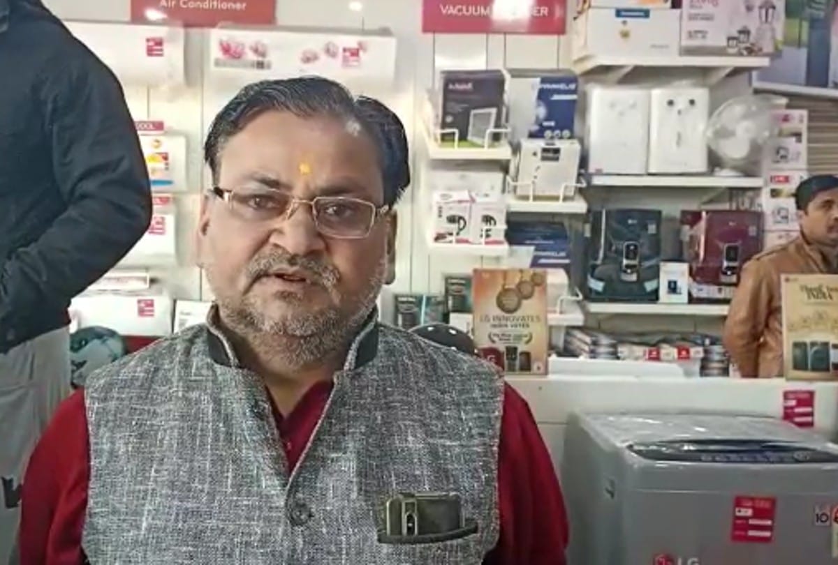 Mobiles and cash stolen from mobile showroom in Agra