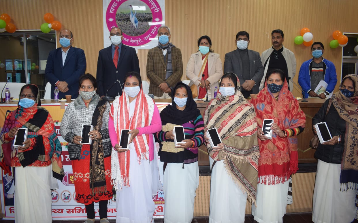 asha workers reward smartphones