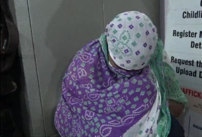 pretext of poverty or love, girls call rich men home in bareilly girls commit fraud