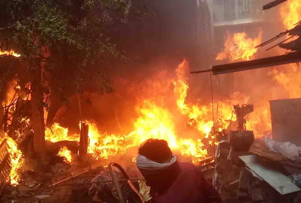 Hamirpur: huge fire broke out in the textile warehouse