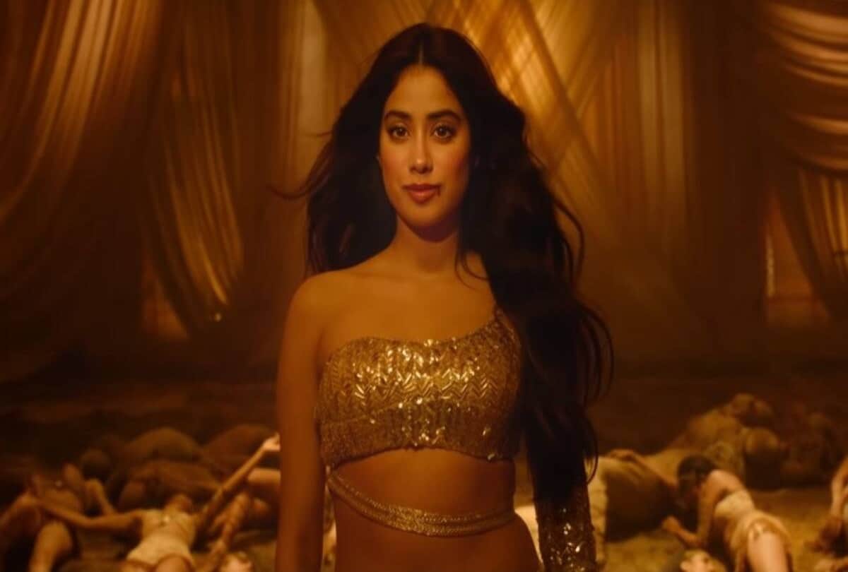 happy New Year 2023 Bollywood Party DJ Songs Besharam Rang Kala Chashma Aankh Marey Check Full Playlist