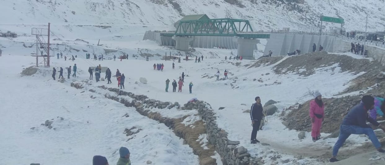 tourists in lahul spiti
