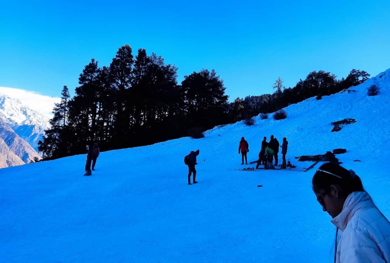 New Year 2022 Celebration in uttarakhand : Tourists reached Auli, enjoyed skiing in the snow, see photos