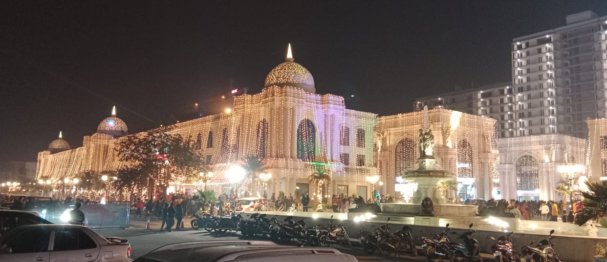 Blocks started as soon as evening fell, police presence faded New Year's celebration