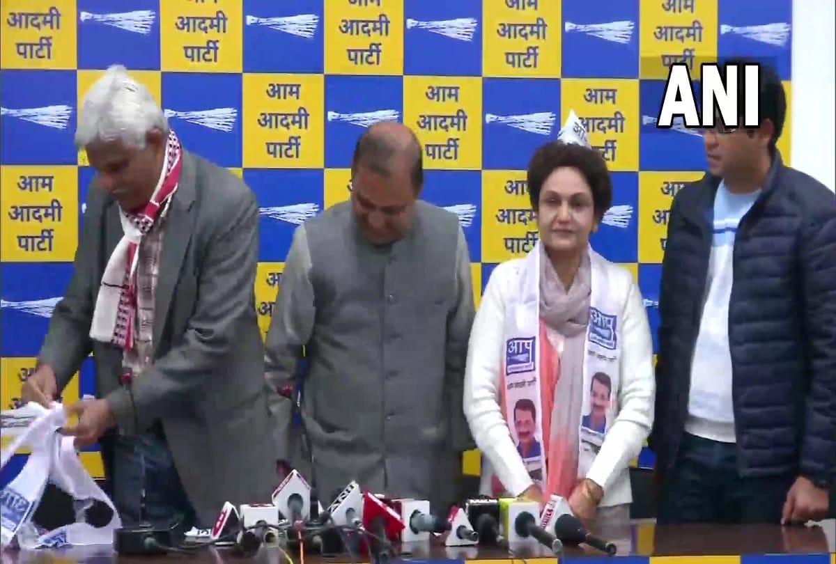 Delhi Anju sister of former cricketer Virender Sehwag joins Aam Aadmi Party