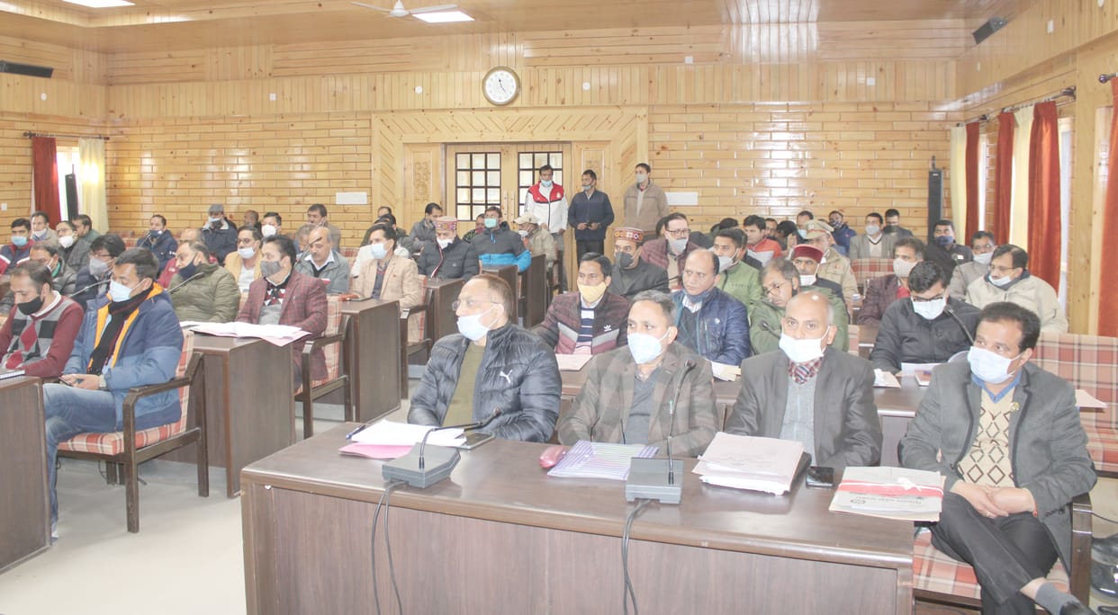 Uproar in the meeting of the Zilla Parishad, anger erupted on the officers