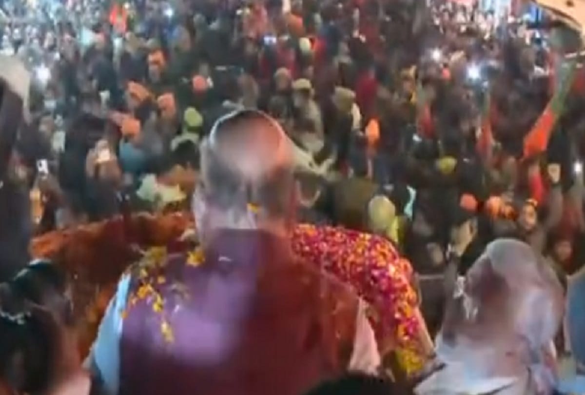 Bareilly Home Minister Amit Shah's attack When SP perfume bottle is spread gold is coming out in it