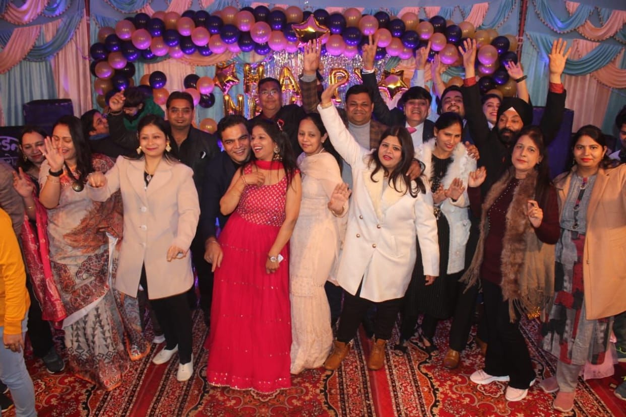 City immersed in celebration, everyone said Happy New Year