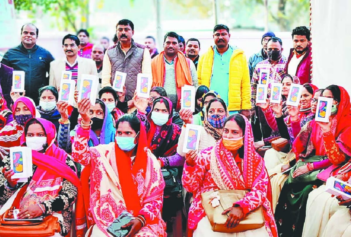 Three hundred ASHA workers got Android phones