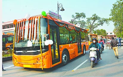 E-buses not getting passengers on Kalbhairav and Godaulia routes of varanasi