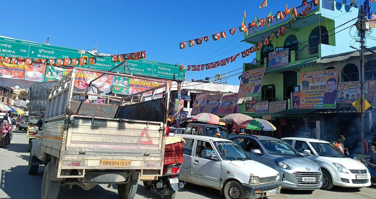 Wheels were jammed on the road of Champawat...