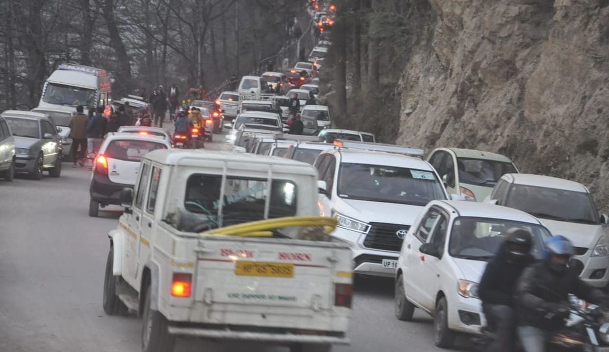 traffic jam in manali