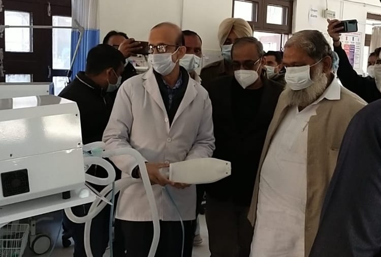 Haryana Health Minister Anil Vij Visits Fatehabad General Hospital 