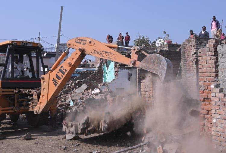 More than 15 houses and shops were demolished in Bhiwani