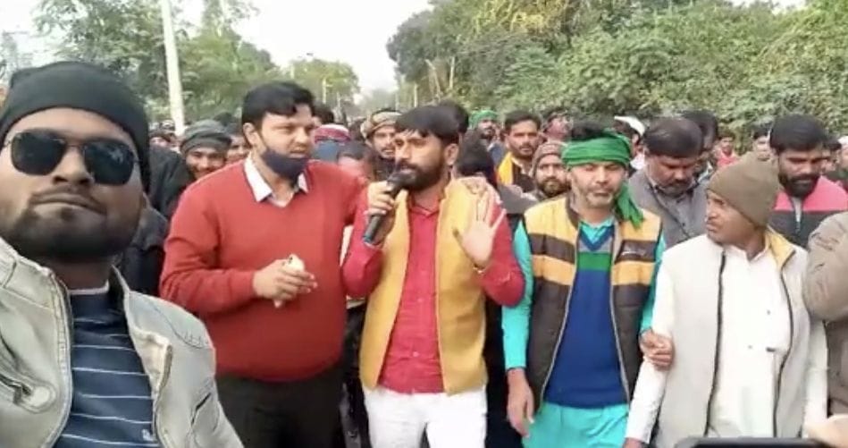 Farmers blocked the Gola Road
