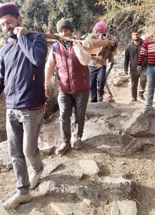 A sick girl was taken on a two km palanquin to the main road