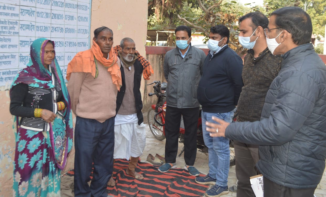 Hathras: Complainant sitting on dharna to get his land