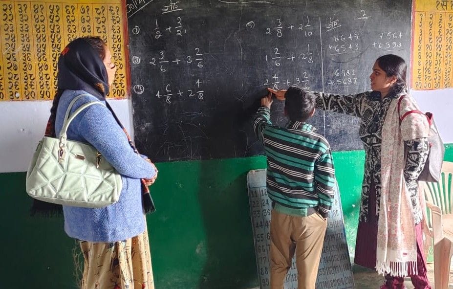 Hathras: BSA learned the reality of teaching by teaching children in school