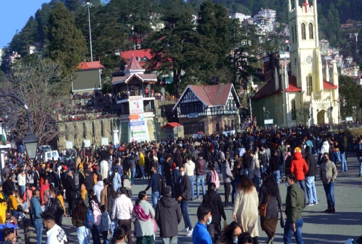 Kullu There was a jam in Manali on the new year vehicles of hundreds of tourists got stuck long queues