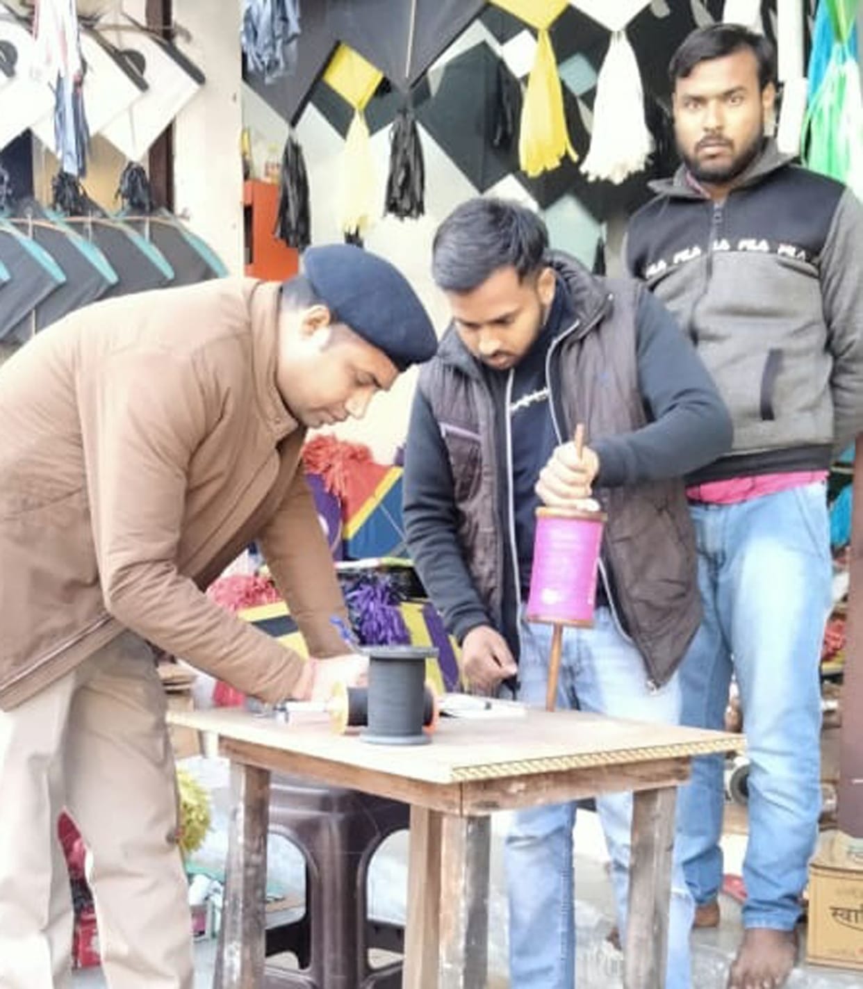 Police caught Chinese manjha, challan of two