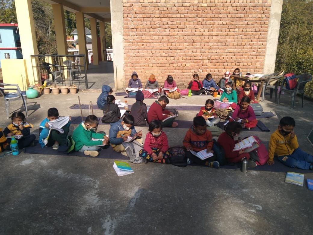 One teacher, one room and five classes .. how will the studies be done