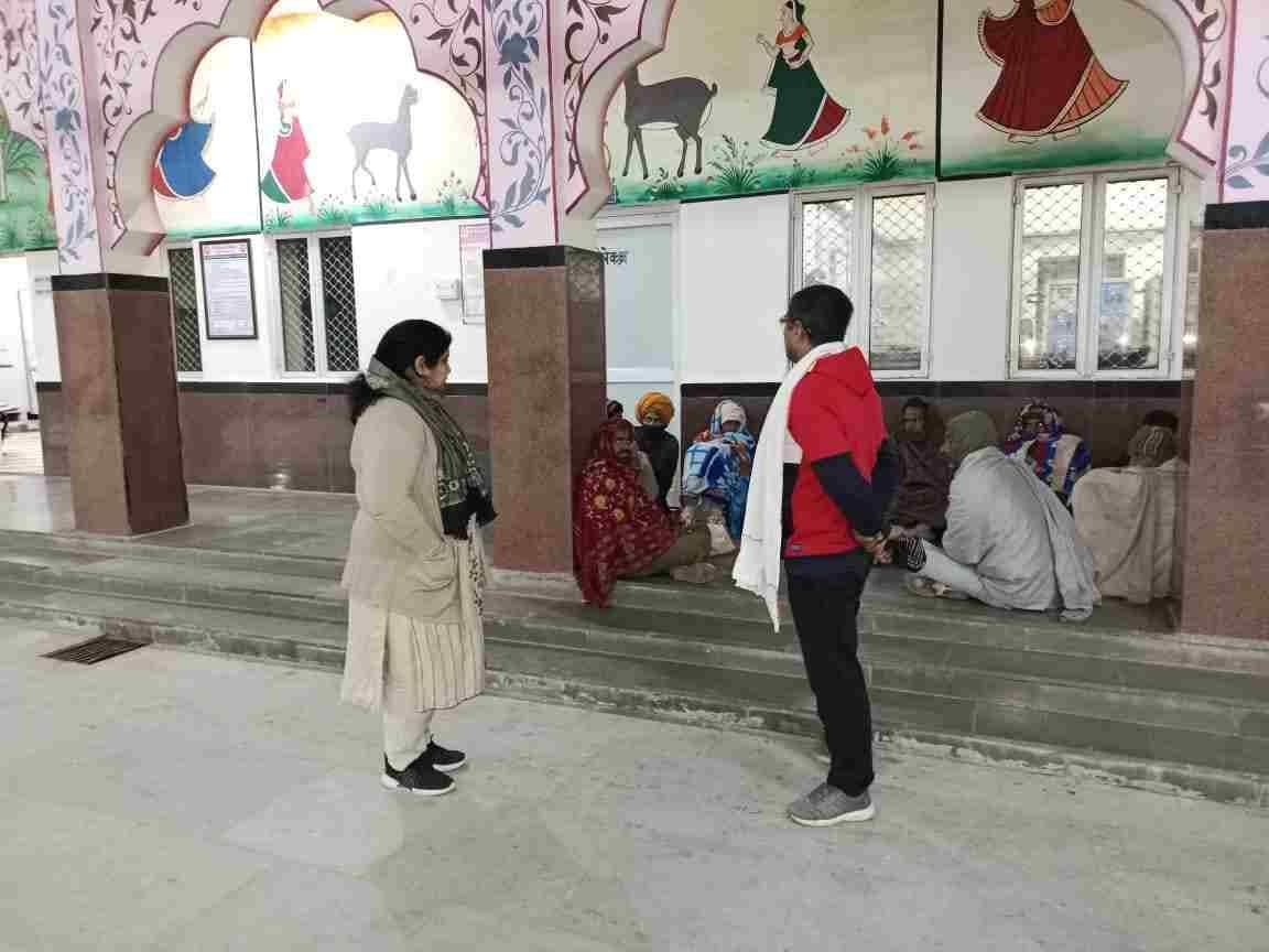 The EO of the city council sent people sitting in the open to the night shelter