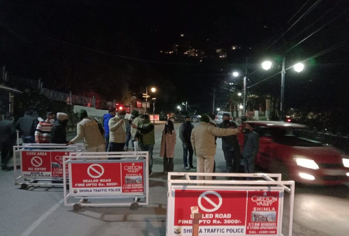 in between celebration of new year in himachal ridge maidan Mallroad was suddenly evacuated by police created a stir