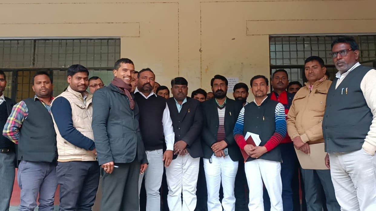 Find SDM and Tehsildar and get one thousand reward