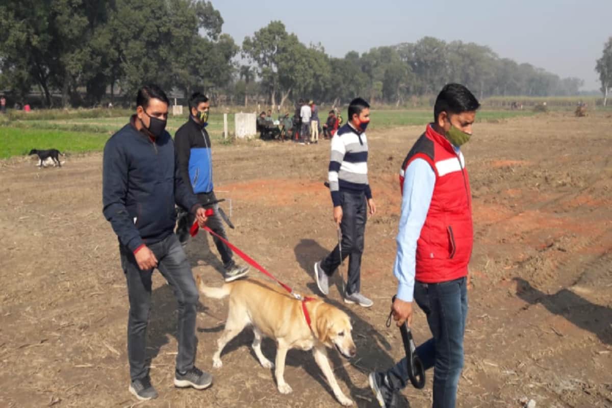 UP News: The officials arrived by helicopter rehearsed in program place of Prime Minister Narendra Modi, see photos