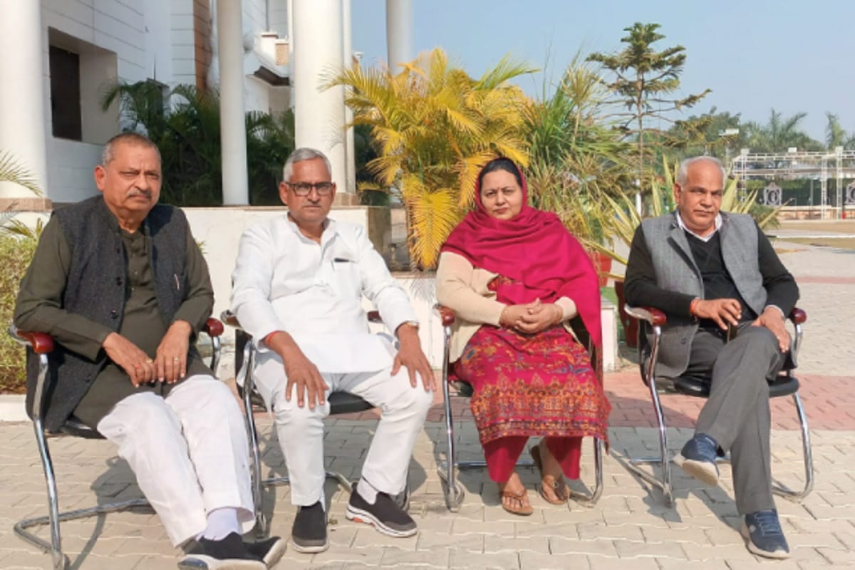 Meerut News: The dispute between the district panchayat president and his aunt ended before PM Modi rally