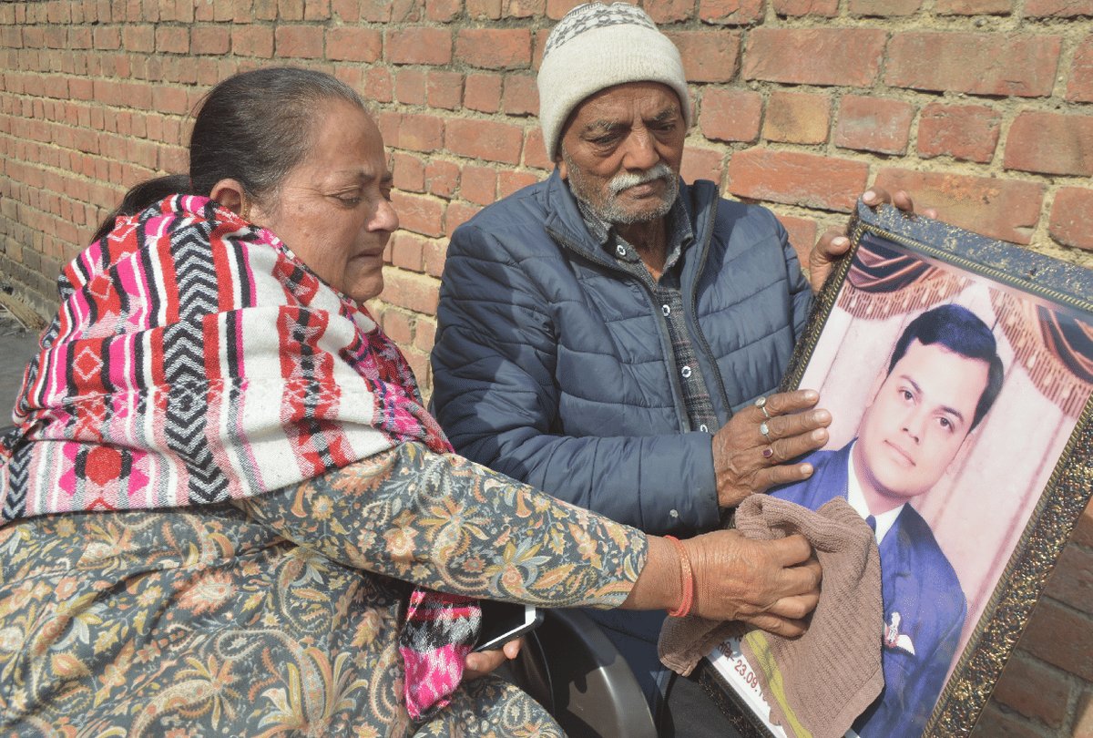 Wing Commander Prithvi Singh Chauhan Father And Mother On Birthday