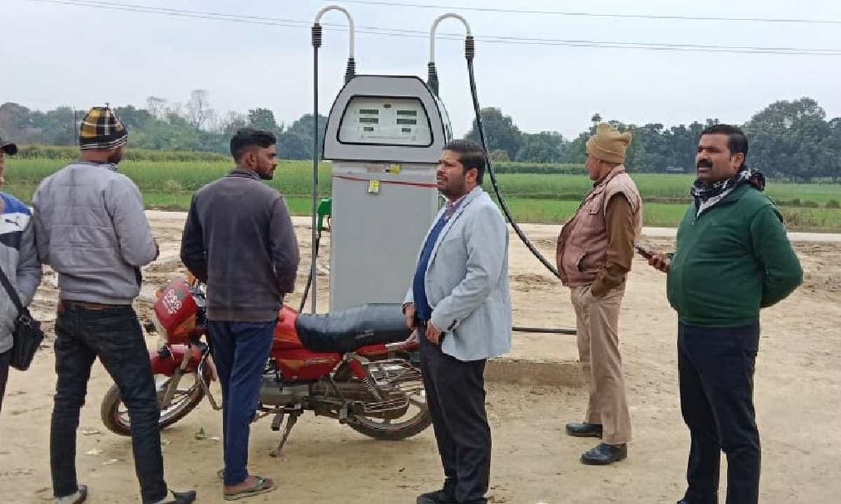 Petrol pump seized on illegal sale of diesel-petrol in Varanasi by measurement and weighing