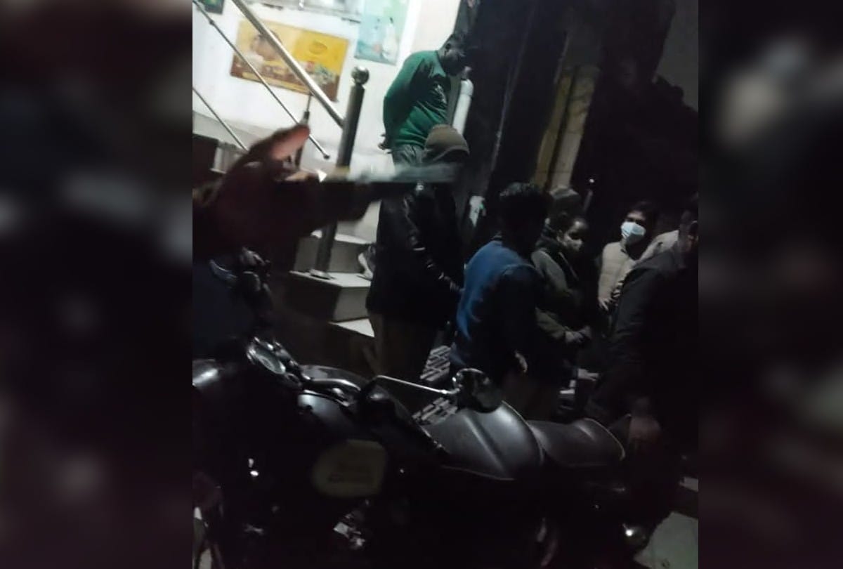 Prostitution racket in hotel girl and boys arrests in objectionable condition