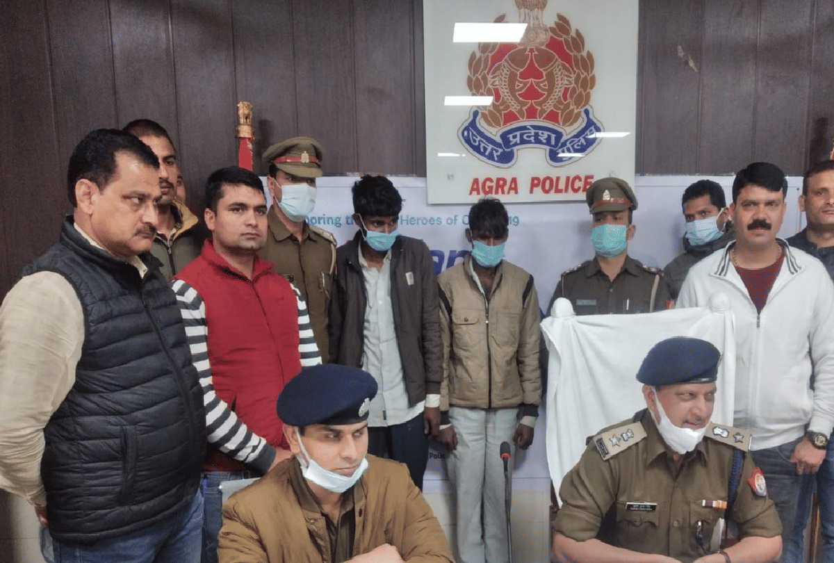 Agra Police Search Two Robbers Of Atm Loot Case